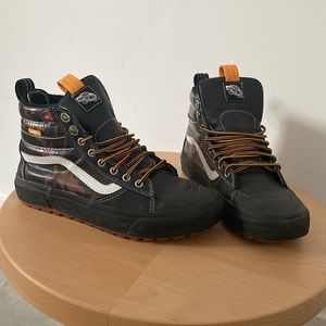 Vans SK8-Hi MTE 2.0 Black Camo in Men’s size 9/Women’s 10.5 boots